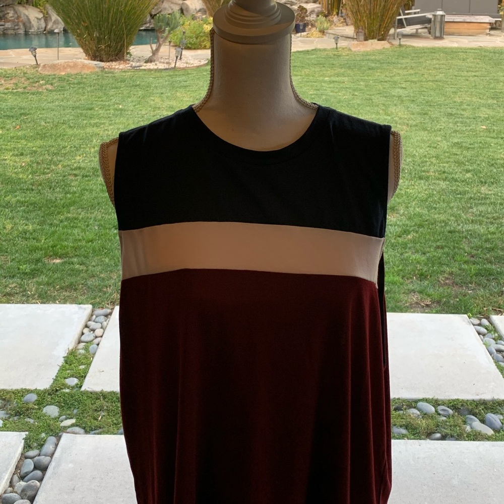 This is a loose tank top from SHEIN